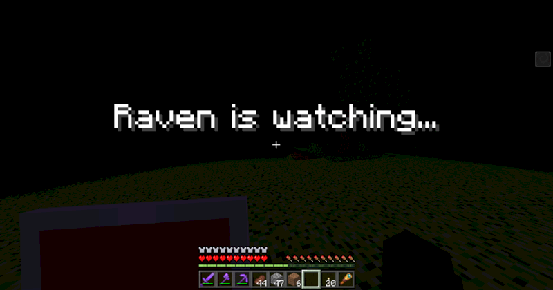 В мире появилась надпись на весь экран Raven is watching. И появился эффект даркнесса на майнкрафт пе 1.19.0