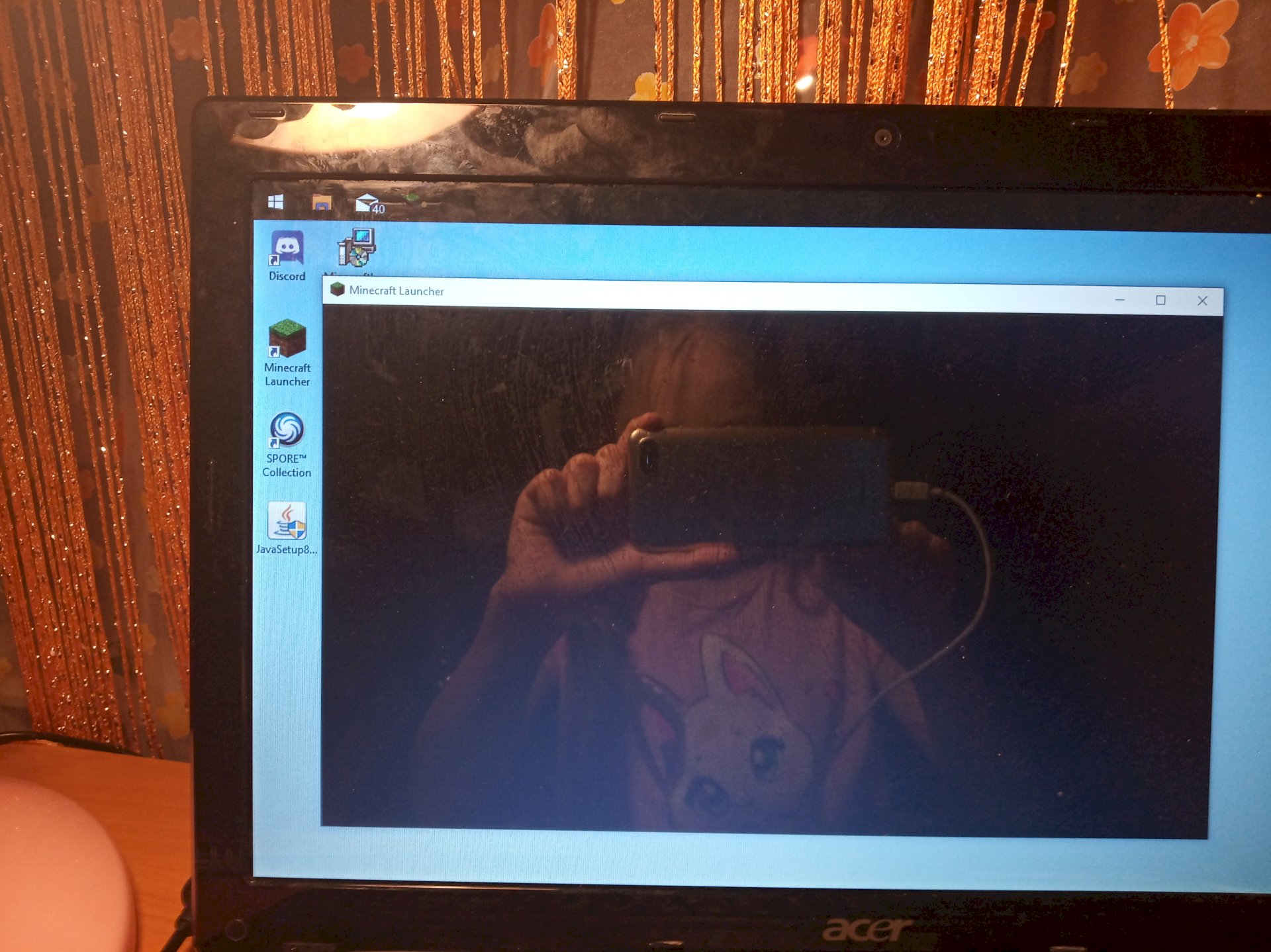 Почему затемняется экран. Монитор чернеет. Майнкрафт не запускается лаунчер. Экран чернеет на ноутбуке. Не запускается тлаунчер майн фото.